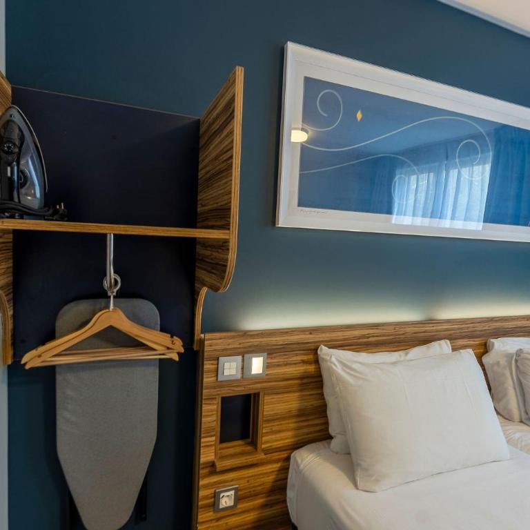 Travelodge Barcelona Poblenou - Double or Twin Room - Disability Access - 1