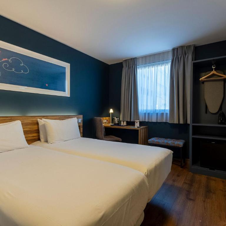 Travelodge Barcelona Poblenou - Twin Room - 9