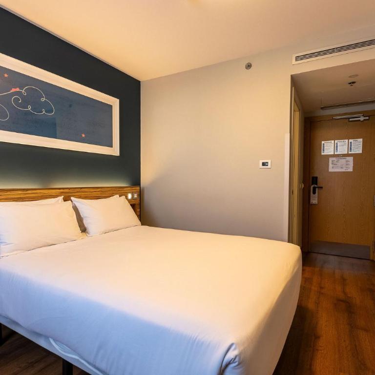 Travelodge Barcelona Poblenou - Double Room - 13
