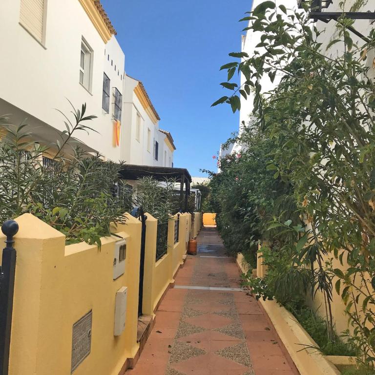 Huerta Enmedio 15 Terraced house in tranquil location in Conil center sleeps 4 - Casa de 3 dormitorios - 3