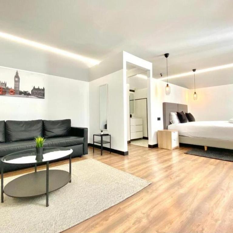 Montera Center Madrid - Quadruple Room with Private Bathroom - 3