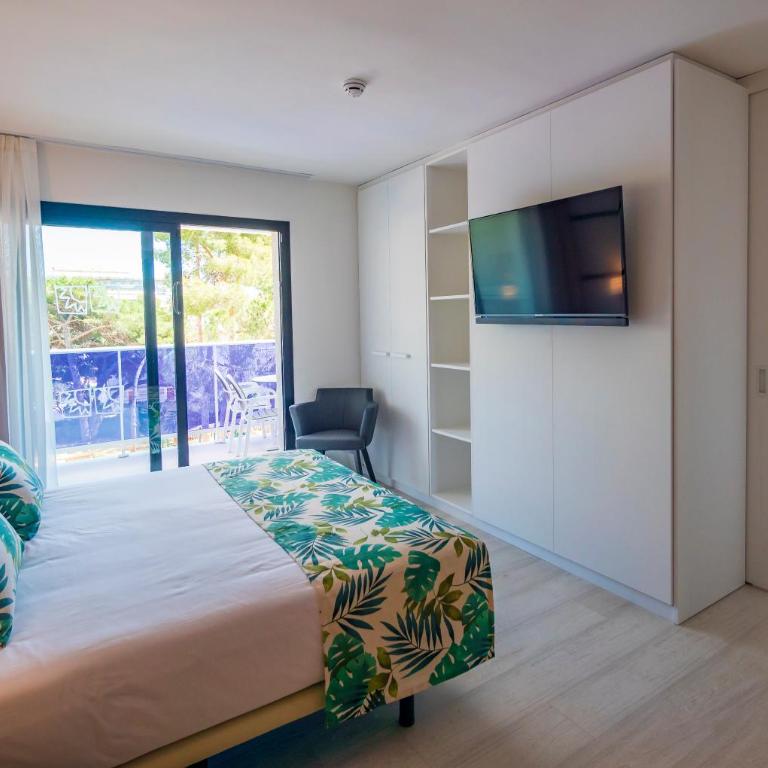 Golden Port Salou & Spa - Habitación Familiar con vistas a la piscina - 4 adultos - 4