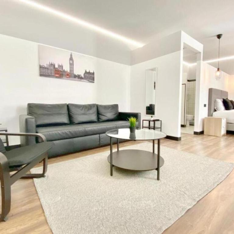 Montera Center Madrid - Quadruple Room with Private Bathroom - 7