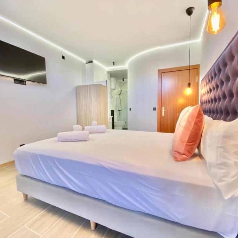 Montera Center Madrid - Double Room with Private Bathroom - 10