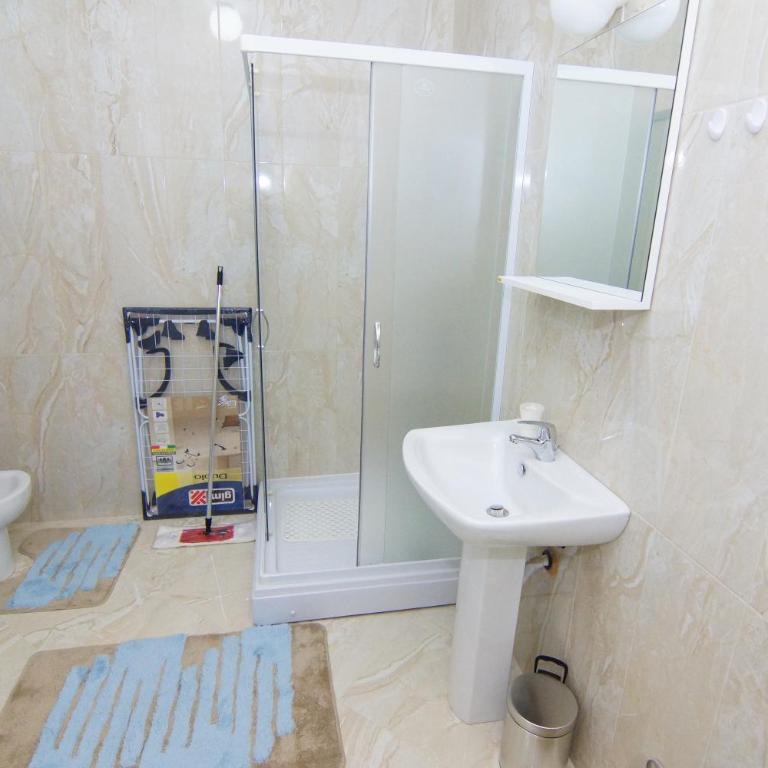 Luxury Apartments Trend - Apartman sa 2 Spavaće Sobe, Terasom i Pogledom na More - 14