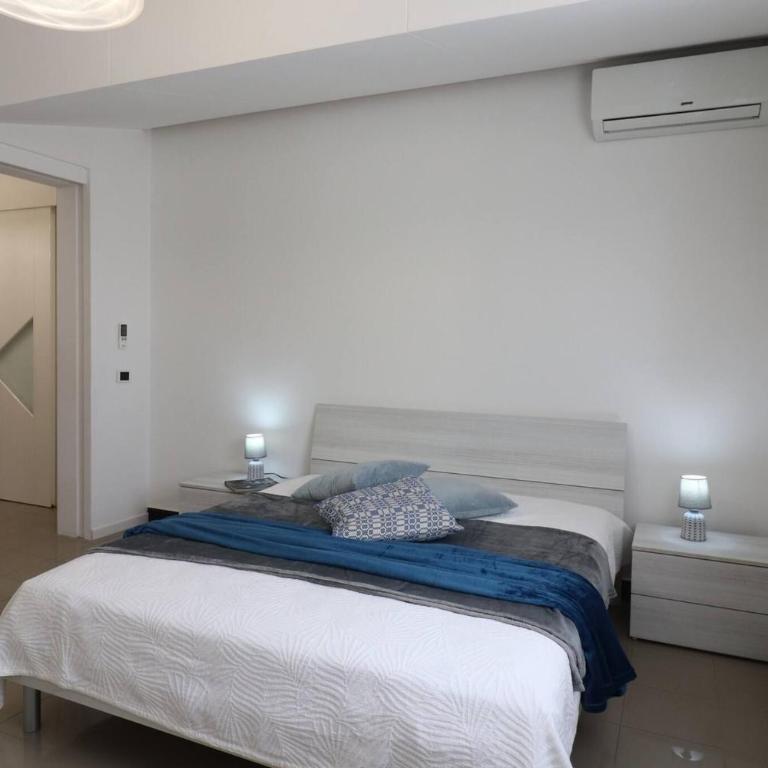 Casa Minerva Beautiful Holiday Home with Sea Castle View in the Heart of Otr - Apartment - 2