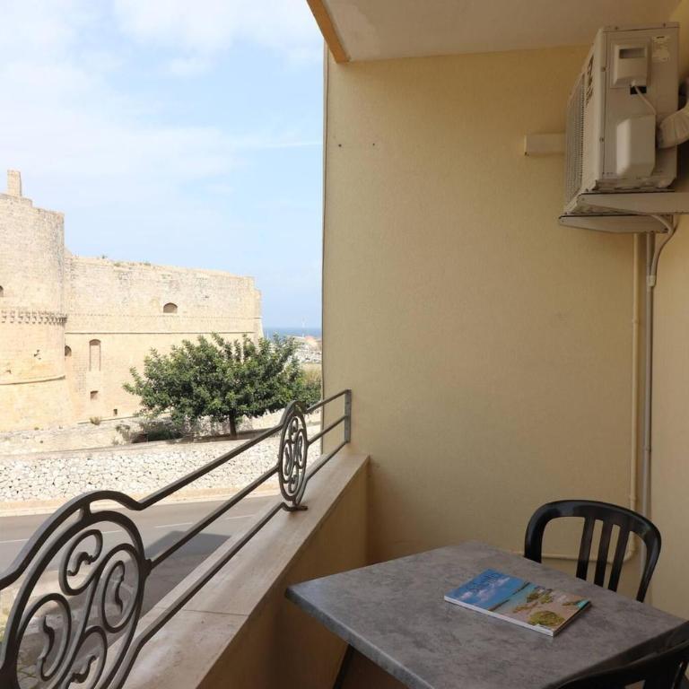 Casa Minerva Beautiful Holiday Home with Sea Castle View in the Heart of Otr - Apartment - 6