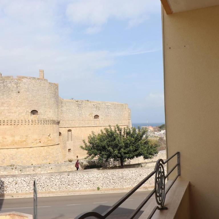 Casa Minerva Beautiful Holiday Home with Sea Castle View in the Heart of Otr - Apartment - 42