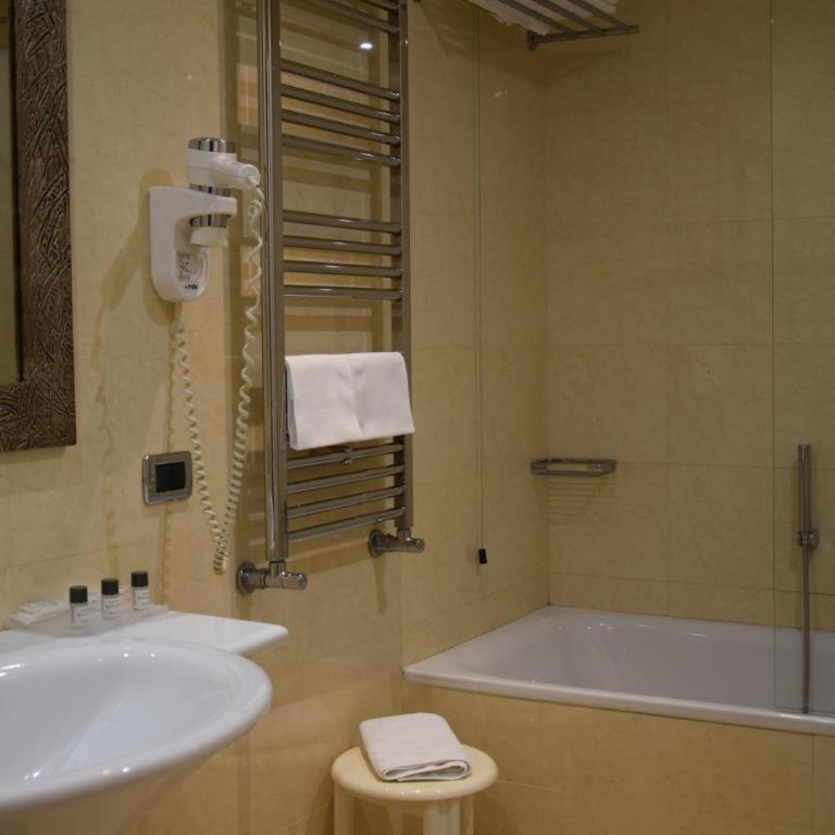 Hotel Perusia - Camera Tripla Superior - 3