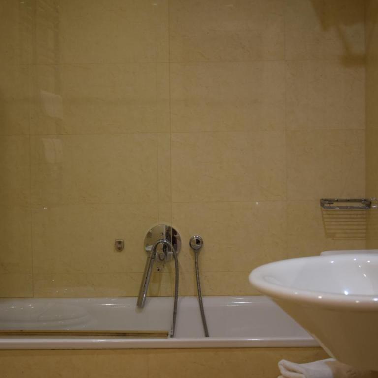 Hotel Perusia - Camera Tripla Superior - 7