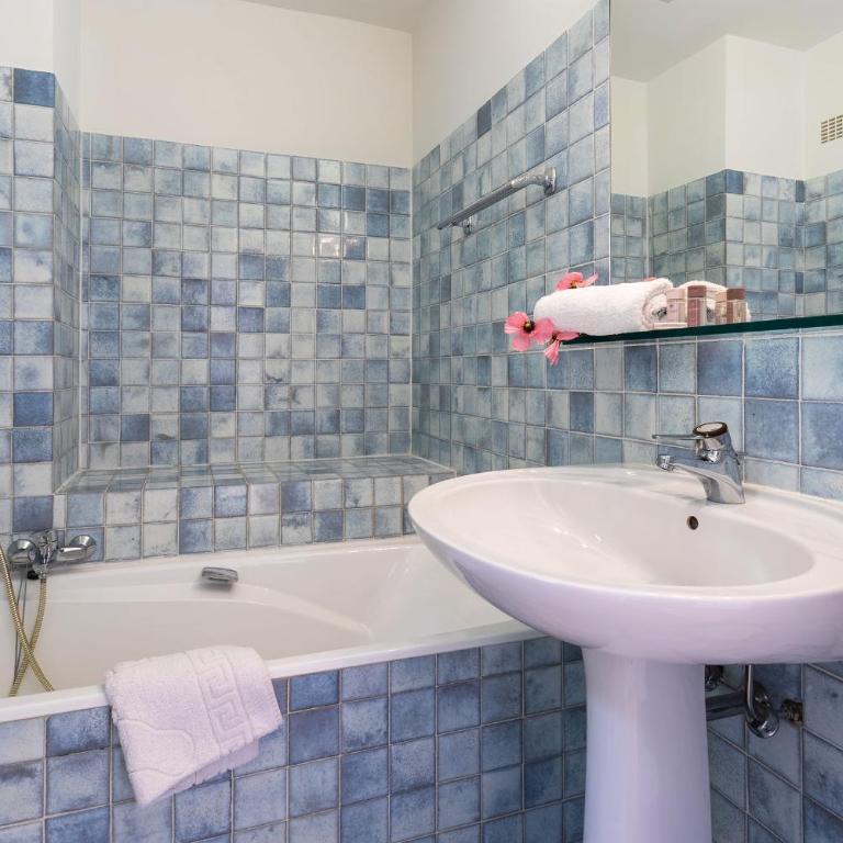 LA SOLEILLADE VI4451 By Riviera Holiday Homes - Villa - Vue sur Mer - 22