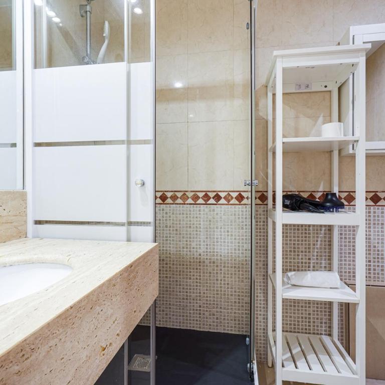 Gran Via City Center Apartment - Apartment with Balcony - 17