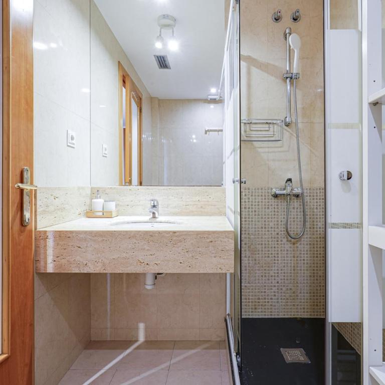 Gran Via City Center Apartment - Apartment with Balcony - 6