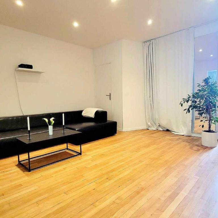Appart SPA 80m2 avec terrasse balcon jacuzzi et sauna privatif en hyper centre Place Drouet d'Erlon - Appartamento con 1 Camera da Letto - 10
