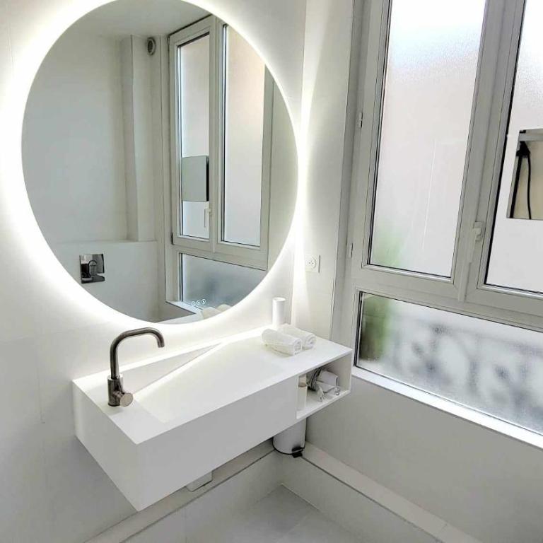 Appart SPA 80m2 avec terrasse balcon jacuzzi et sauna privatif en hyper centre Place Drouet d'Erlon - Appartamento con 1 Camera da Letto - 24