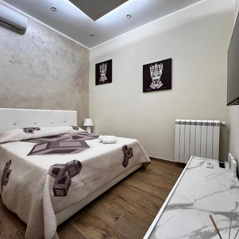 INFINITY Luxury Apartment - Double Room with Private External Bathroom - 3
