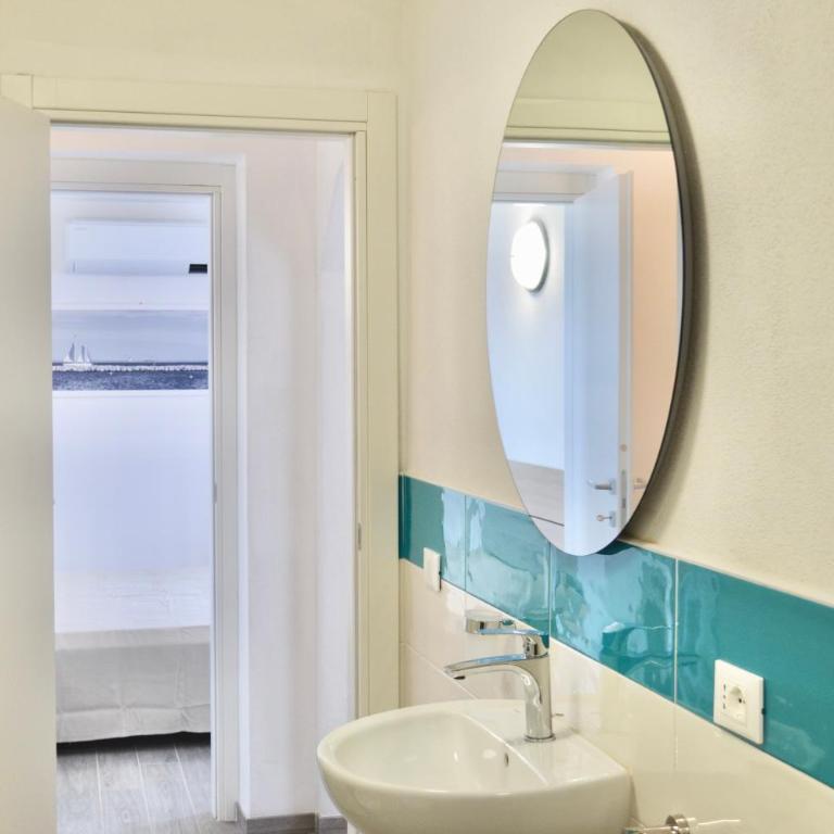ISS Travel, Casa Smeraldo 10 beds, wonderful view of the gulf of San Teodoro - Appartamento con 4 Camere da Letto - 10