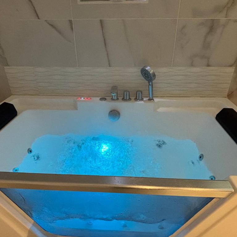 Sereni house jacuzzi - Casa con 2 Camere da Letto - 12