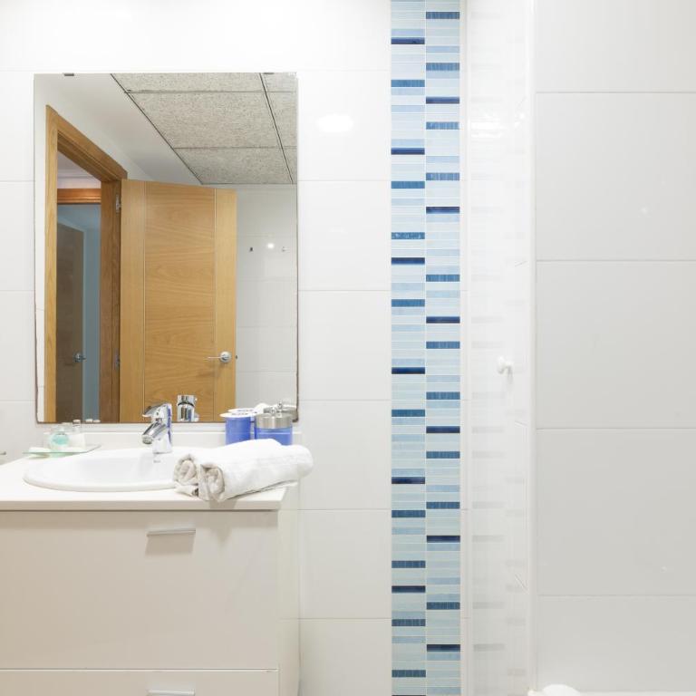Dorm4You Patacona - Two-Bedroom Apartment - 33