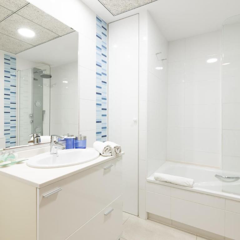 Dorm4You Patacona - Two-Bedroom Apartment - 30