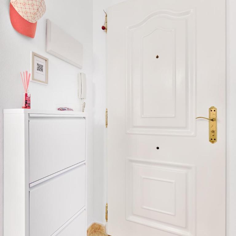 Home&Holiday Andalisa - Three-Bedroom Apartment - 9