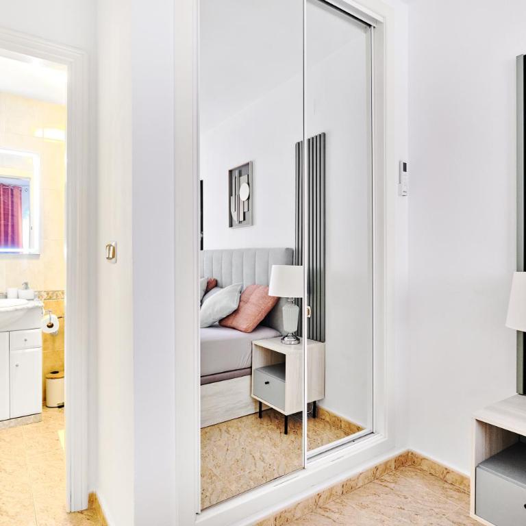 Home&Holiday Andalisa - Three-Bedroom Apartment - 25