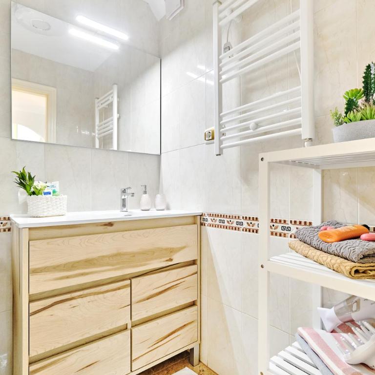 Home&Holiday Andalisa - Three-Bedroom Apartment - 21