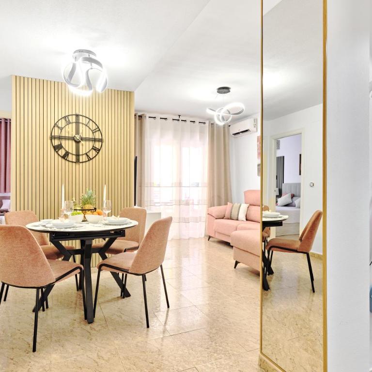 Home&Holiday Andalisa - Three-Bedroom Apartment - 14