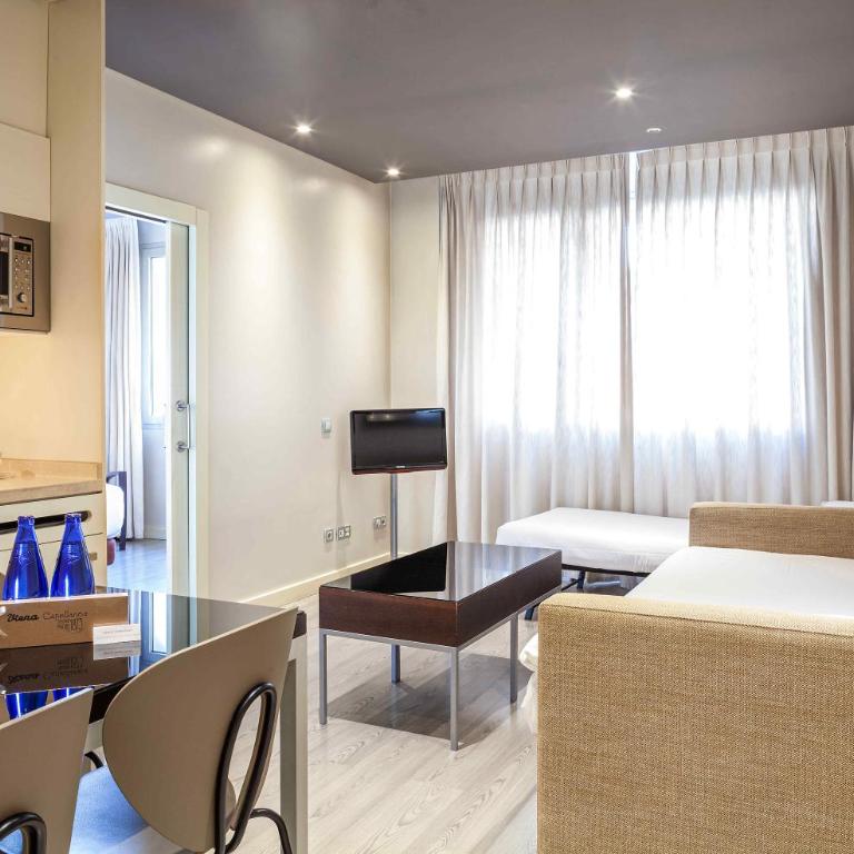 Suites Viena Plaza de España - Deluxe Family Room - 3