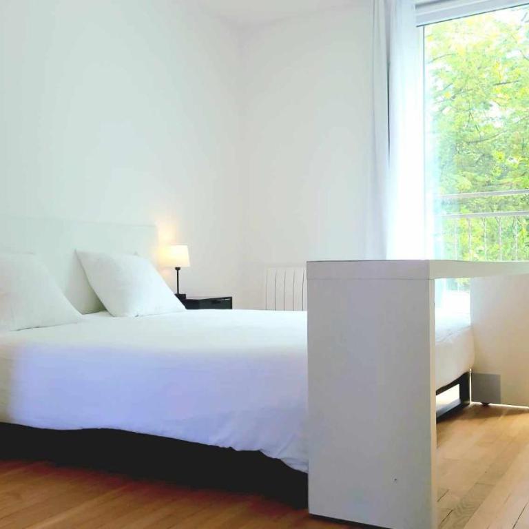 Appart SPA 80m2 avec terrasse balcon jacuzzi et sauna privatif en hyper centre Place Drouet d'Erlon - Appartamento con 1 Camera da Letto - 5