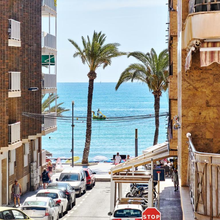 Home&Holiday Andalisa - Three-Bedroom Apartment - 3