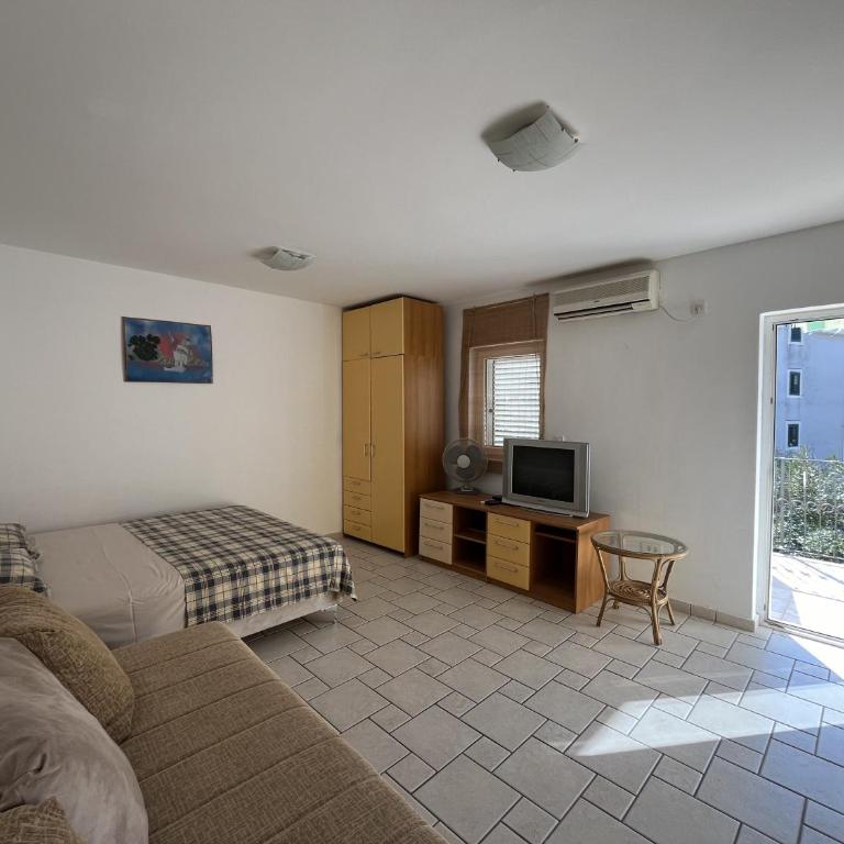 Perfect studio-apartment in Petrovac - Studio Apartment with Balcony - 5