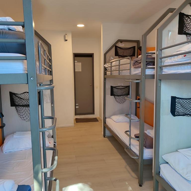 Auberge de Jeunesse HI Nice Les Camélias - Bed in 6-Bed Female Dormitory with Ensuite Bathroom - 4