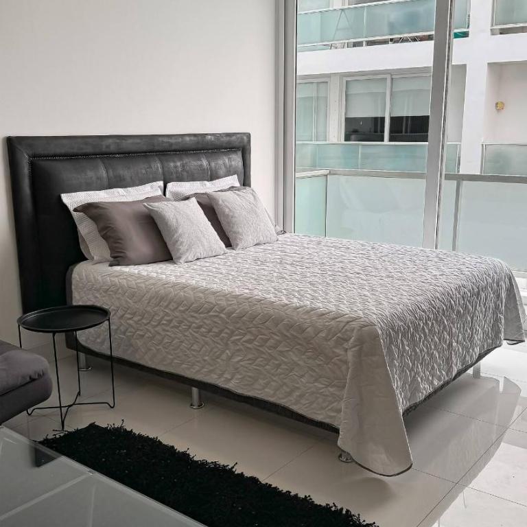 Loft sobrio, rooftop panorámico y piscina infinita - One-Bedroom Apartment - 16
