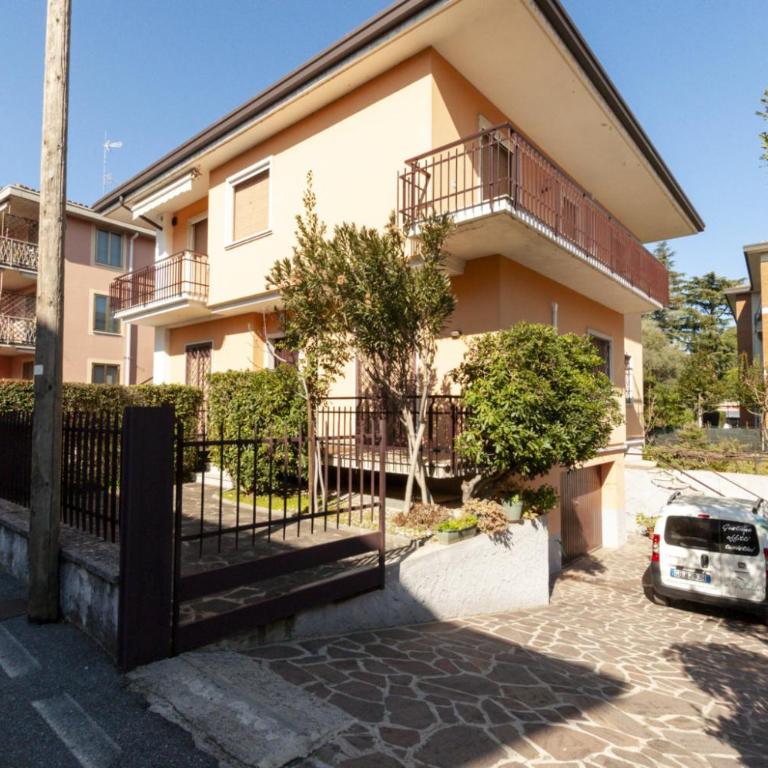 Centa Home - Three-Bedroom House - 23