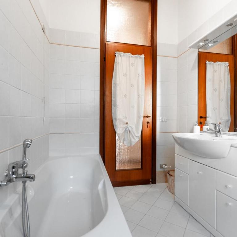 Centa Home - Three-Bedroom House - 26