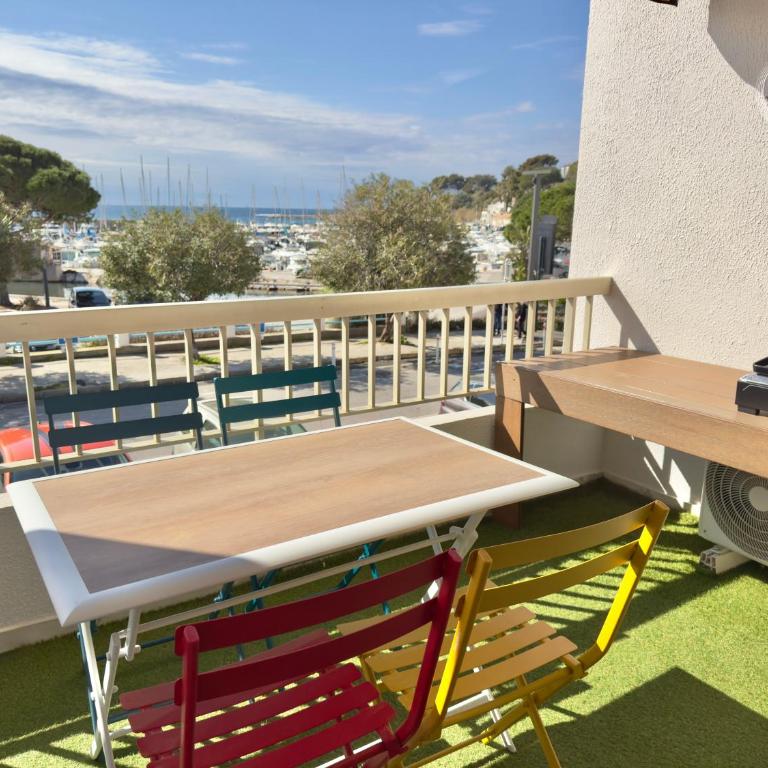 Studio rénové face à la mer - Port de Carqueiranne - Studio avec Vue sur le Port - 16