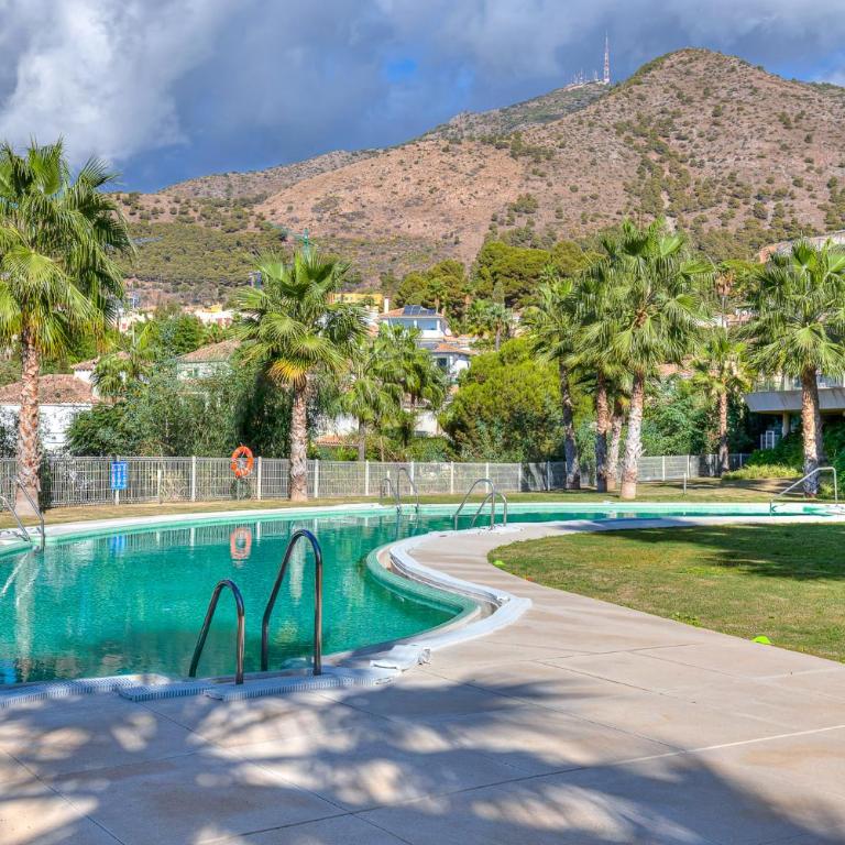 Luxurious 3-bed and 3 bathroom apartment - Reserva del Higueron - Three-Bedroom Apartment - 4