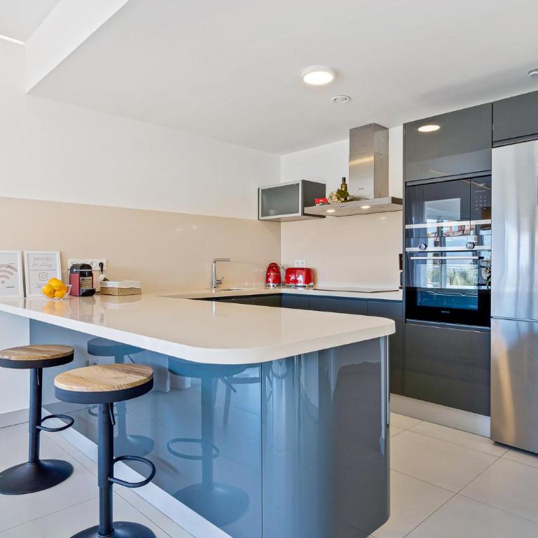 Luxurious 3-bed and 3 bathroom apartment - Reserva del Higueron - Three-Bedroom Apartment - 9