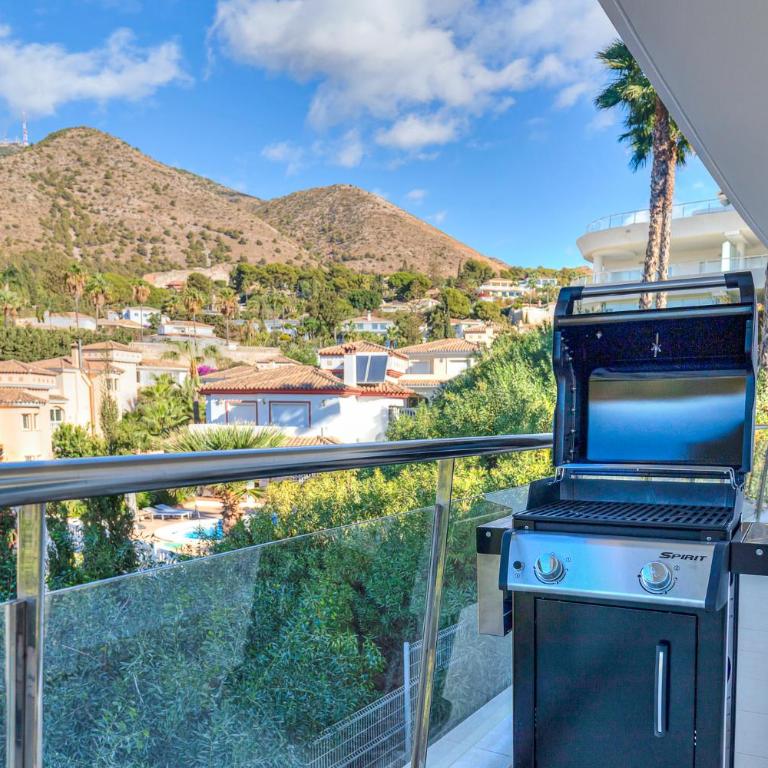 Luxurious 3-bed and 3 bathroom apartment - Reserva del Higueron - Three-Bedroom Apartment - 17