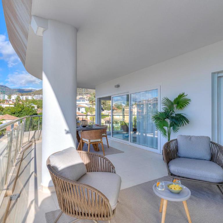 Luxurious 3-bed and 3 bathroom apartment - Reserva del Higueron - Three-Bedroom Apartment - 21