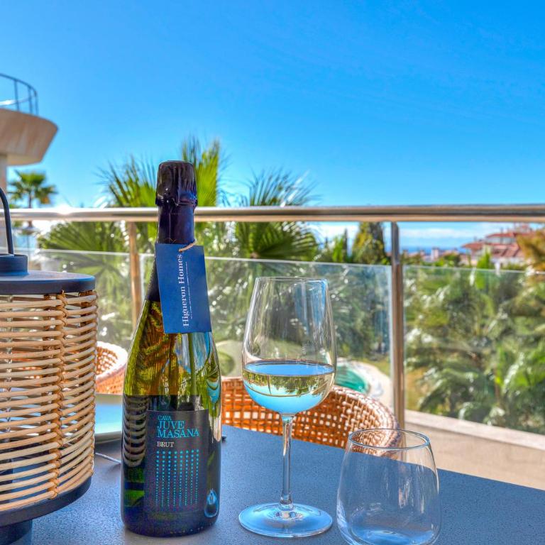 Luxurious 3-bed and 3 bathroom apartment - Reserva del Higueron - Three-Bedroom Apartment - 15