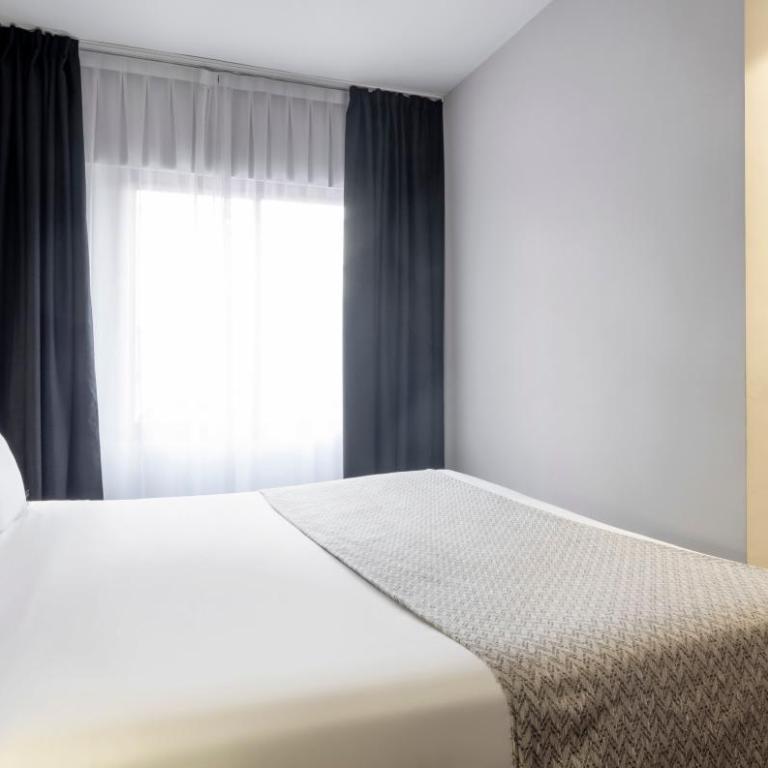 Ilunion Suites Madrid - Superior Double Room - 1