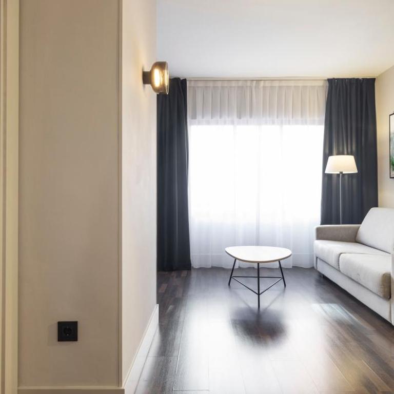 Ilunion Suites Madrid - Triple Room - 5