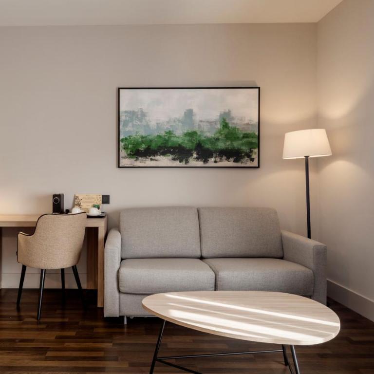 Ilunion Suites Madrid - Triple Room - 9