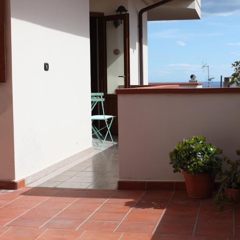 Casa delle Rose Terrazza vista mare panoramica e relax a Cala Gonnone, WiFi, AC - Appartamento con 2 Camere da Letto - 1