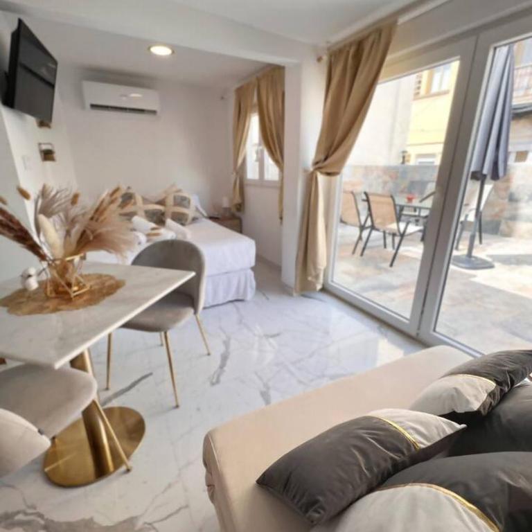 URBAN Estudio elegante con terraza - Deluxe Studio - 1