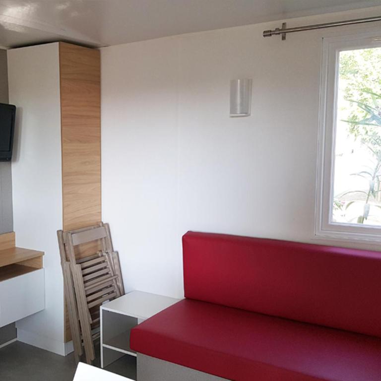 BONNES VACANCES sur le CAMPING LE BOSC - Maison de Vacances 3 Chambres - 6