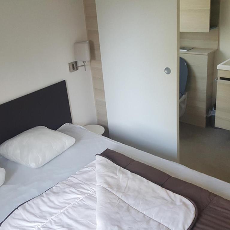 BONNES VACANCES sur le CAMPING LE BOSC - Maison de Vacances 3 Chambres - 2