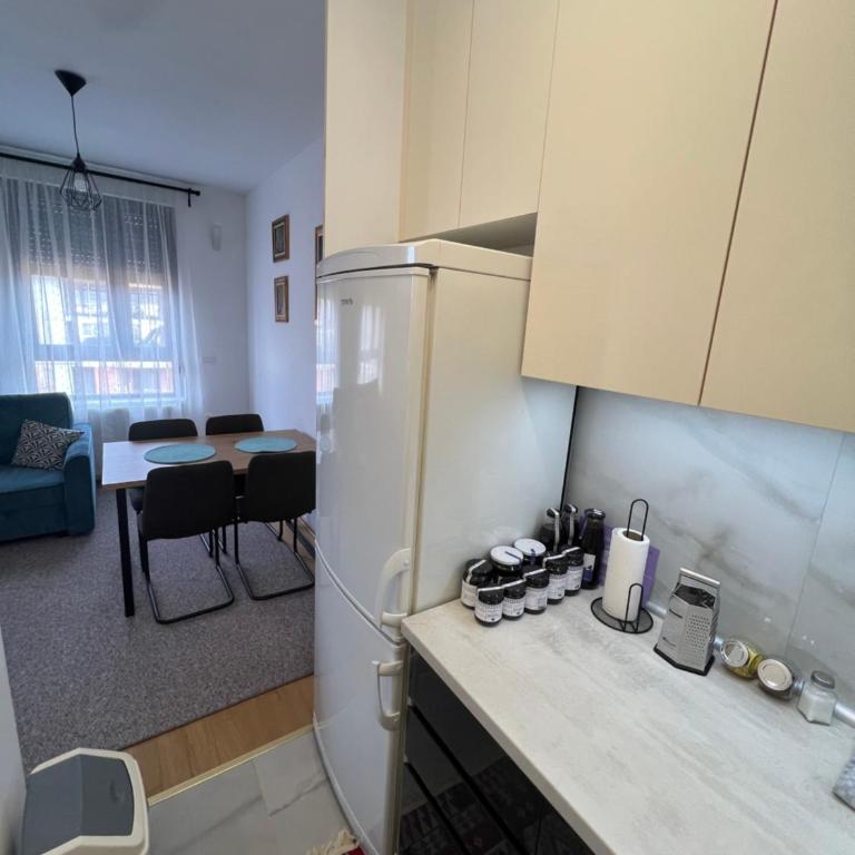 LiboroApartments - One-Bedroom Apartment with Balcony and Mountain View - 4